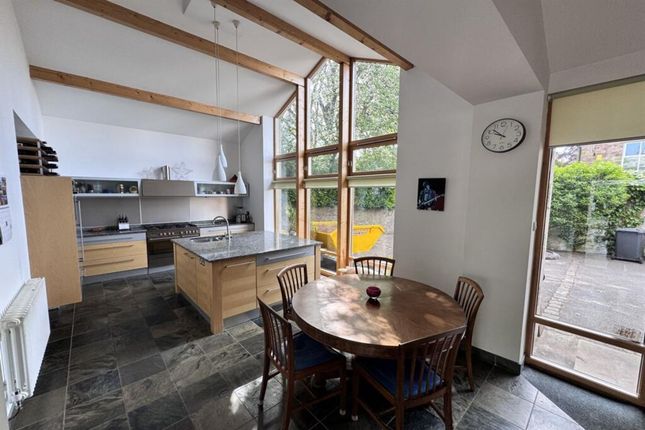 54 Manchester Road, High Peak photo 3