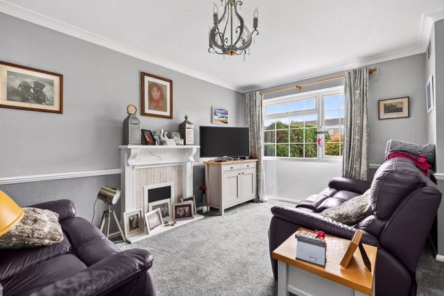7, Marlborough Close, Walton-On-Thames photo 3