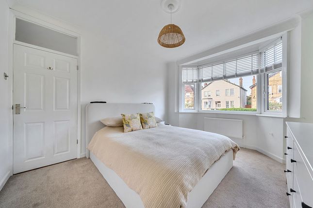 119, Parkview Road, London photo 4