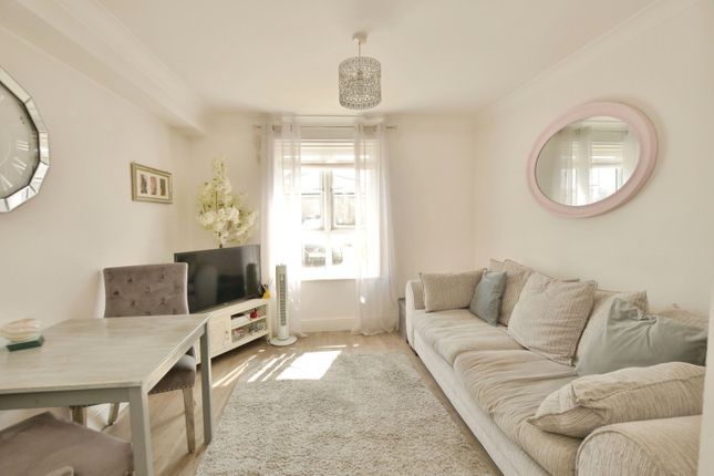 Flat 2 Bank House,, Mountfield Road, Kent photo 2