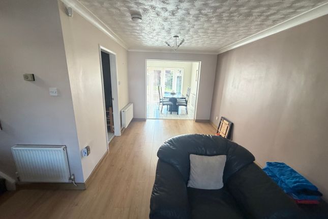 15, Walsh Grove, Birmingham photo 3
