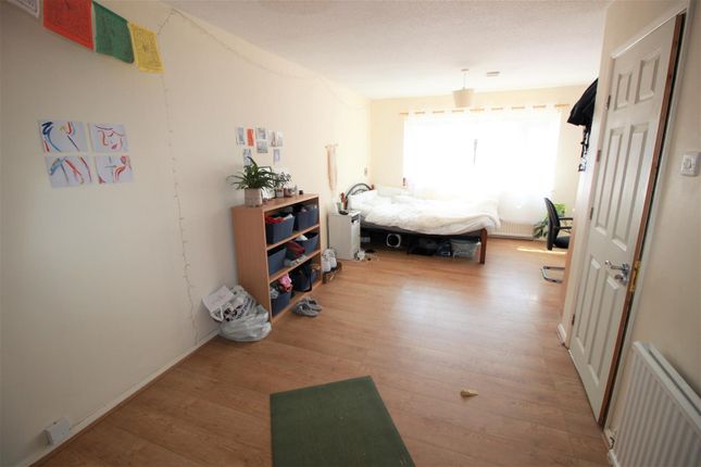 3, Ratcliffe Close, Middlesex photo 4