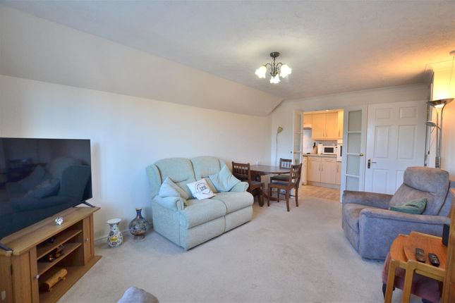 Flat 32, Argyll Court, Clarence Road, Fleet photo 4