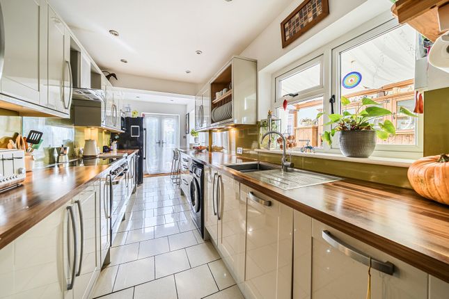 12, Elmbridge Road, Cranleigh photo 2