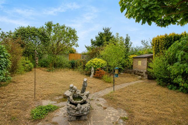 72, Woodcutters Avenue, Leigh-on-Sea photo 2