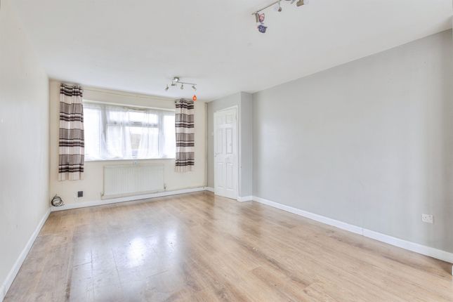 4, Barron Close, Kettering photo 4