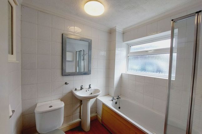 2 Park Court, Church Road, Great Bookham photo 4