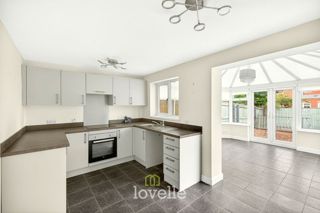 33 Buckingham Grove, Grimsby photo 2
