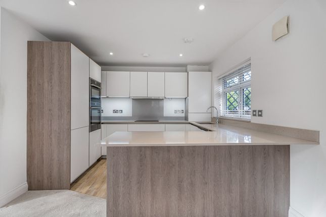 2 Arden Court, Arden Grove, Harpenden photo 3