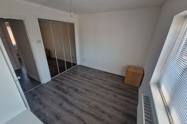 Prestwick Close, Luton photo 5