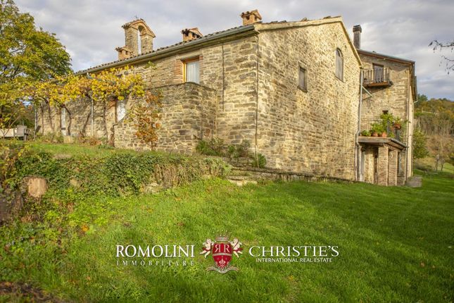 Country house for sale in Pietralunga, Umbria, Italy
