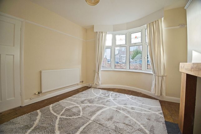 24, Priory Gardens, Bridgend photo 4