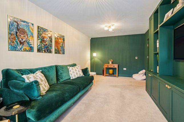 9 Corbett Avenue, East Molesey photo 4