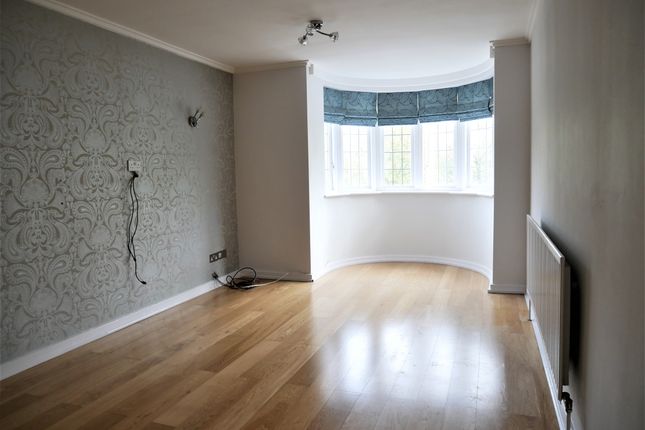 Oak Dene, West Ealing photo 3
