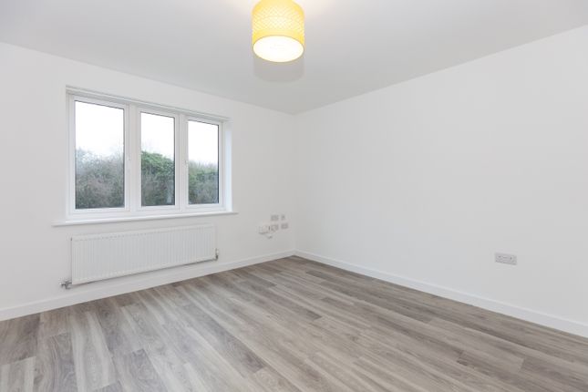 25, Patrick Steptoe Close, Witney photo 4
