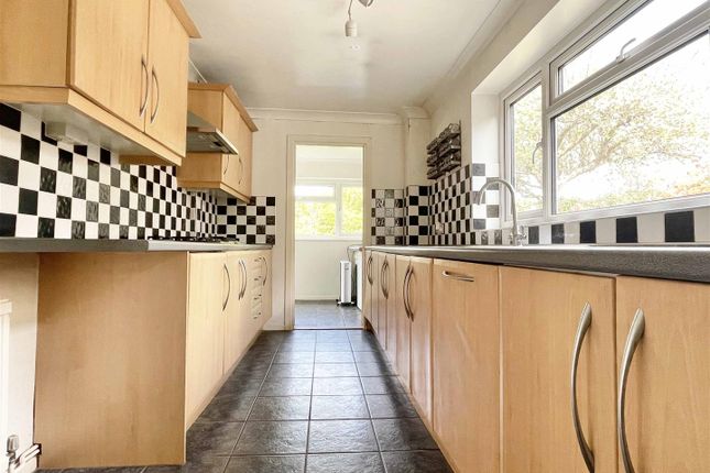 47, Helston Road, Chelmsford photo 3
