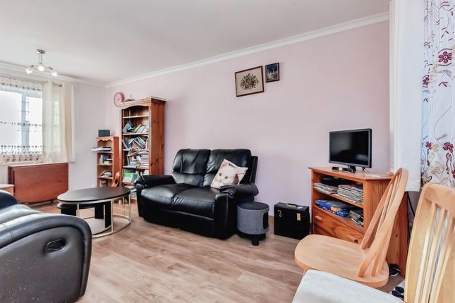 Alder Close, Kettering photo 4