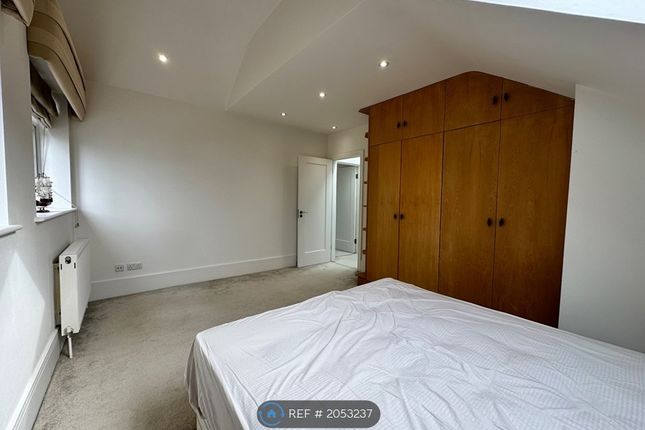 Room to rent in Barnet Gate Lane, Barnet