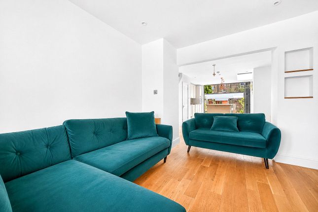 35, Downsfield Road, London photo 3