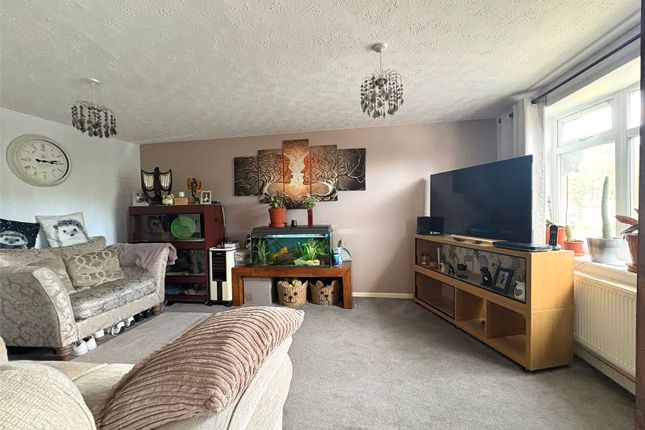 19, St Catherines Close, Northamptonshire photo 4