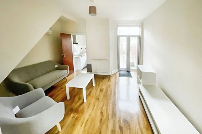 21, Elmswood Avenue, Rusholme photo 3
