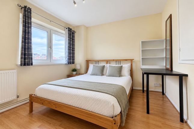 Flat 21,Breton House, St Saviours Estate, Abbey Street, London photo 2