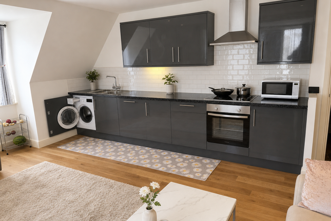 Flat 9, London Road, Morden photo 4