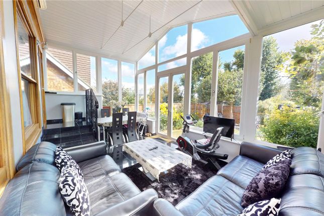 8, Hillcrest Close, Horndon-on-the-Hill photo 2