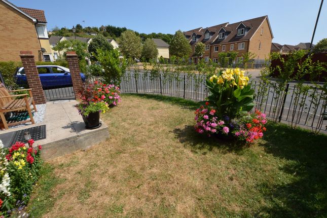 5, Darwin Crescent, Devon photo 4