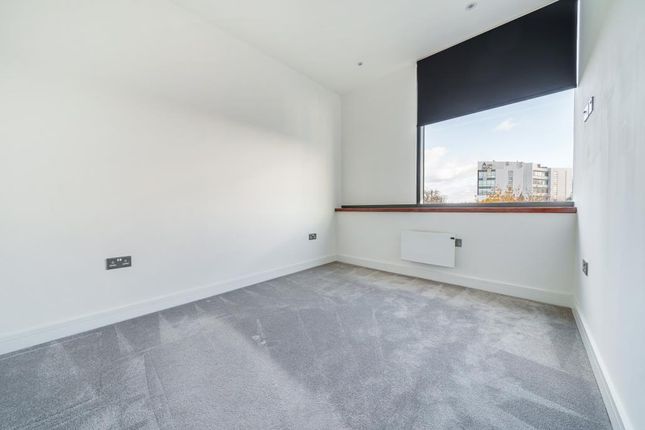 Flat to rent in The Ring, Bracknell