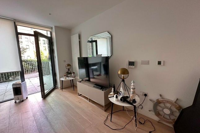 3 Fairwater, Bonnet Street, London photo 3