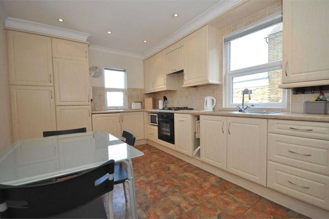 4, Richmond Crescent, Surrey photo 3