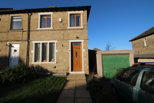 Thumbnail Room to rent in West Avenue, Honley, Holmfirth, West Yorkshire