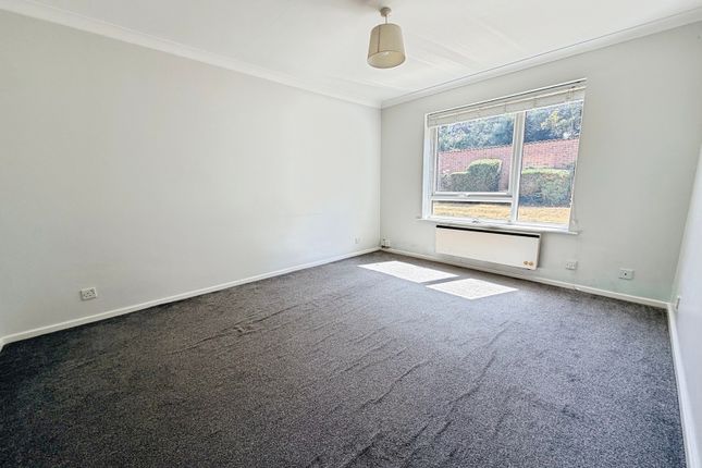 2 Seymour Court,, Fleet Road, Hampshire photo 3