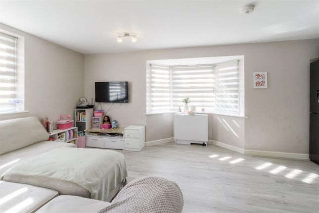 36, Flowerhill Drive, Wellingborough photo 2