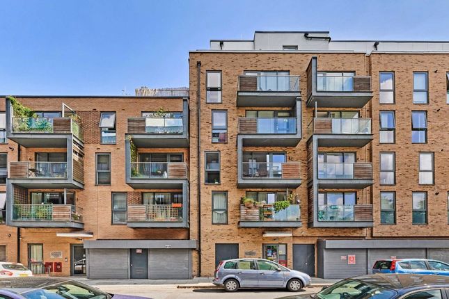 Thumbnail Flat to rent in Carlton Grove, London