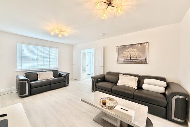 18, Arisaig Grove, Hamilton photo 3