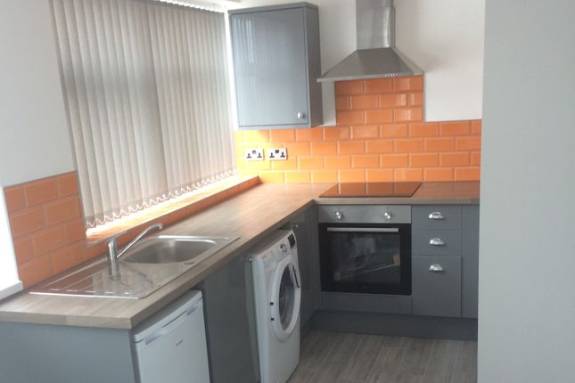 Flat to rent in George Street, Wakefield, 1An