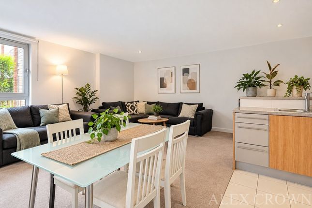 Carronade Court, Eden Grove, London photo 2