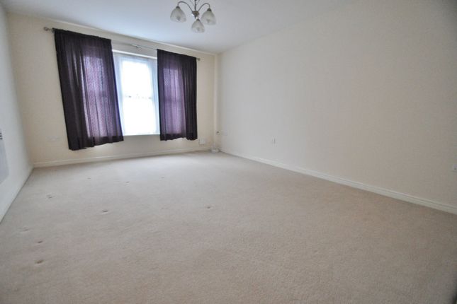 Flat for sale in Kingham Close, Moreton, Wirral