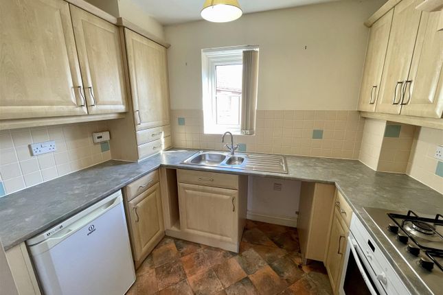 6, Collingsway, Darlington photo 3