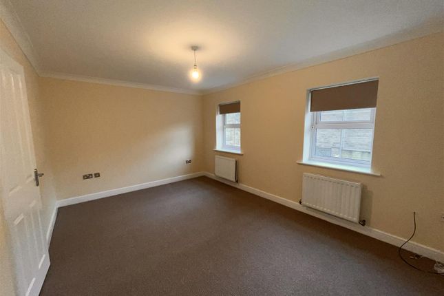 Town house to rent in Calico Crescent, Carrbrook, Stalybridge