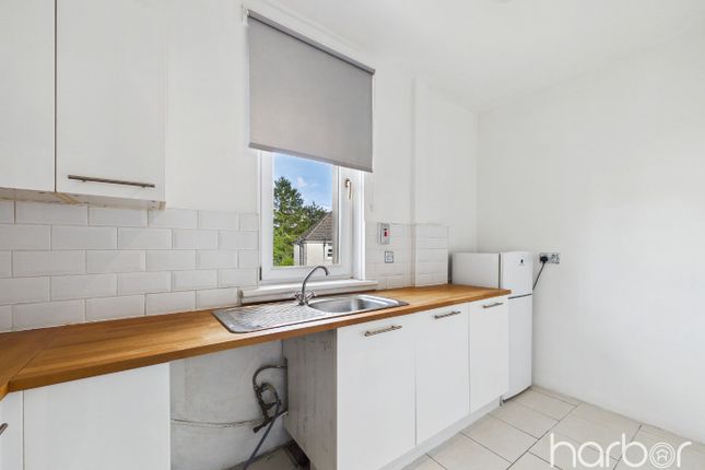 16 Montrose Avenue, Carmyle, Glasgow photo 4