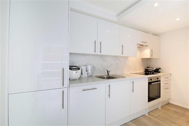 Flat 15 The Q Building , The Grove, London photo 3