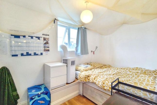 82, Sussex Way, London photo 4