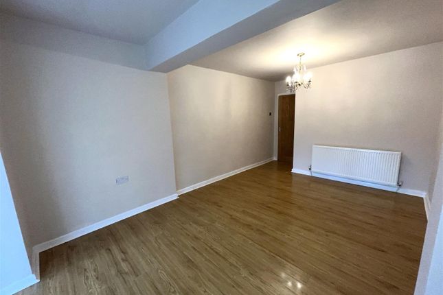 Detached house to rent in Winchester Road, Dukinfield