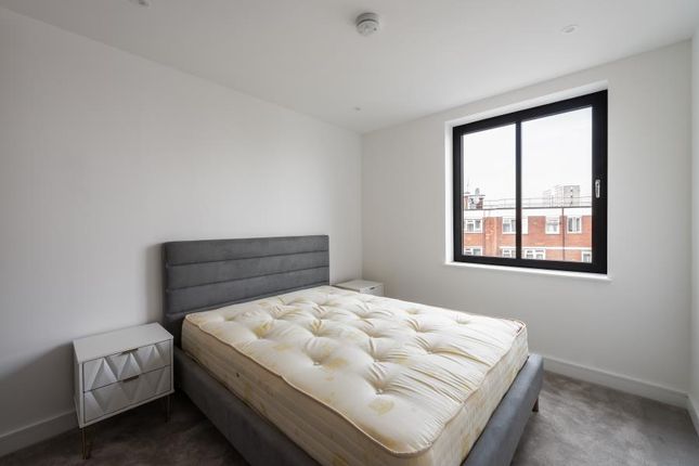 Flat for sale in Cremer Street, London