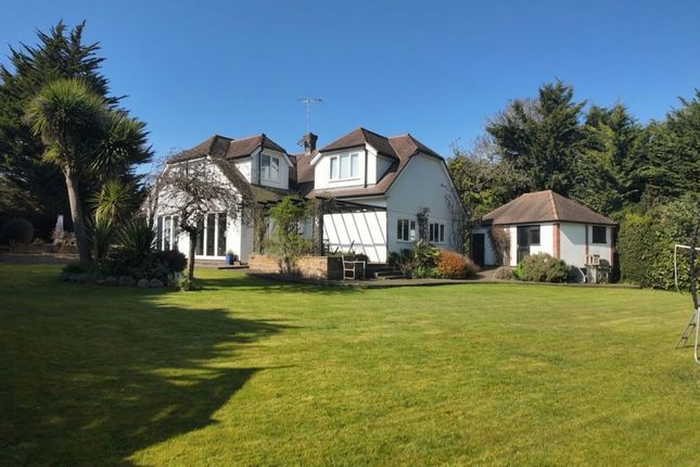 1 Weston Close, Brentwood photo 2