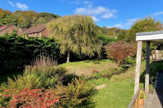 1, Dolphin Close, Haslemere photo 2