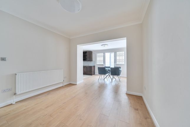 45, Sefton Avenue, Harrow photo 3